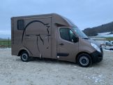 Camion chevaux court 3 places assises