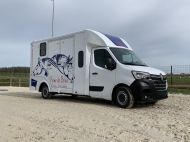 Camion chevaux 5 places assises modèle haras stalle