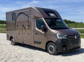 Camion chevaux cabine de repos 3 places assises