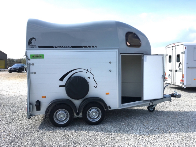 van pour chevaux